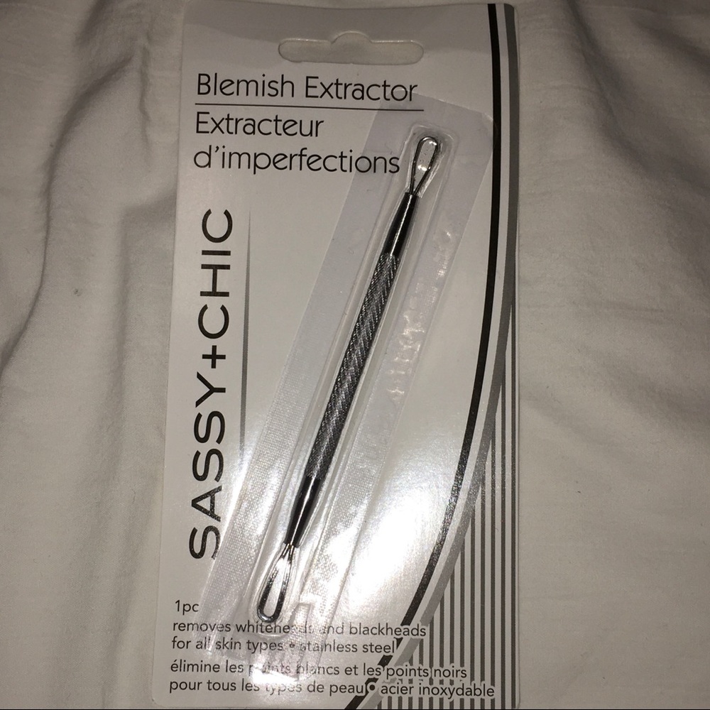 💥Sassy & Chic Blemish extractor💥